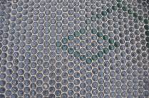 Piso de garrafas de vidro, no Beach Park, em Fortaleza - CE